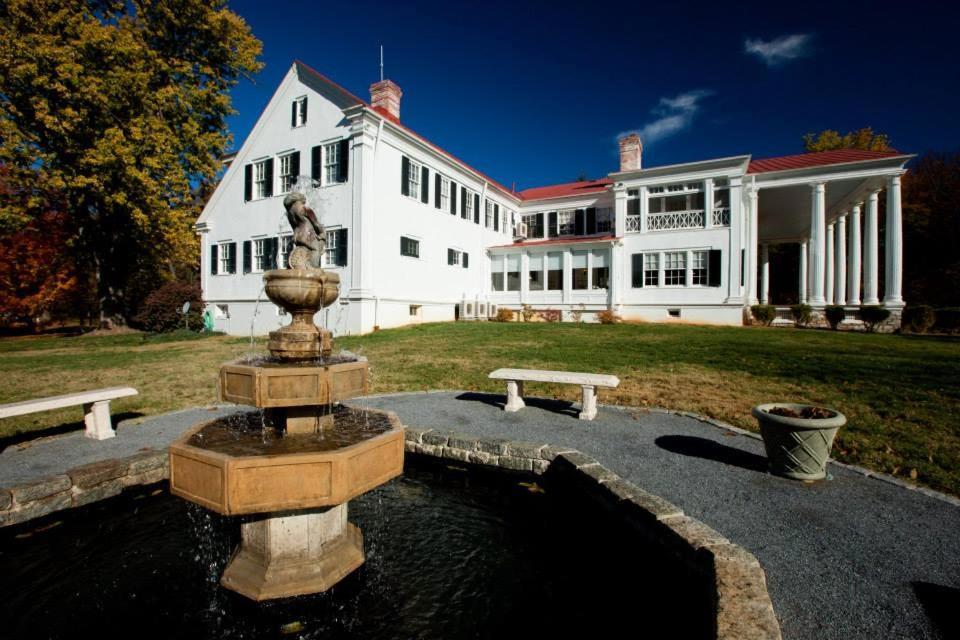 Historic Rosemont Manor Hotel Berryville Exterior photo