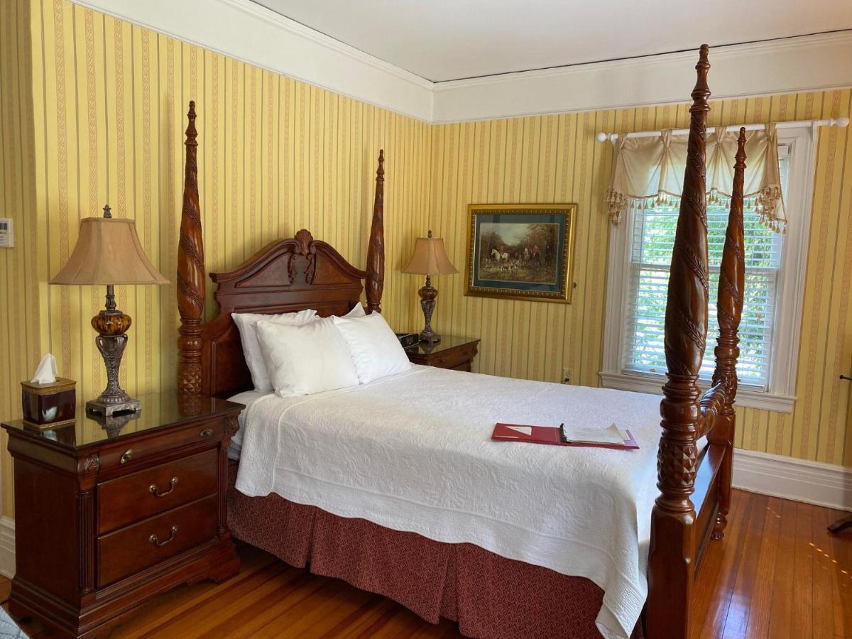 Historic Rosemont Manor Hotel Berryville Exterior photo